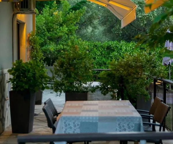 Athanasia * Néos Marmarás